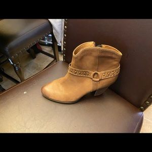 Ankle boots